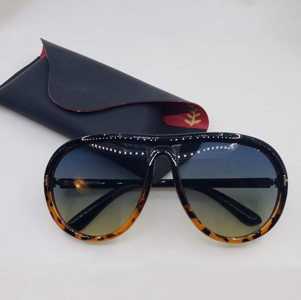 Free Latex Case w Large Two Tone Sunglasses
